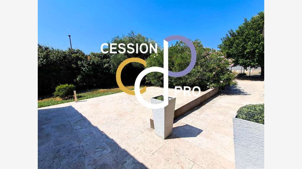 LOCAL COMMERCIAL 290 M² + TERRASSE SUR TERRAIN 2