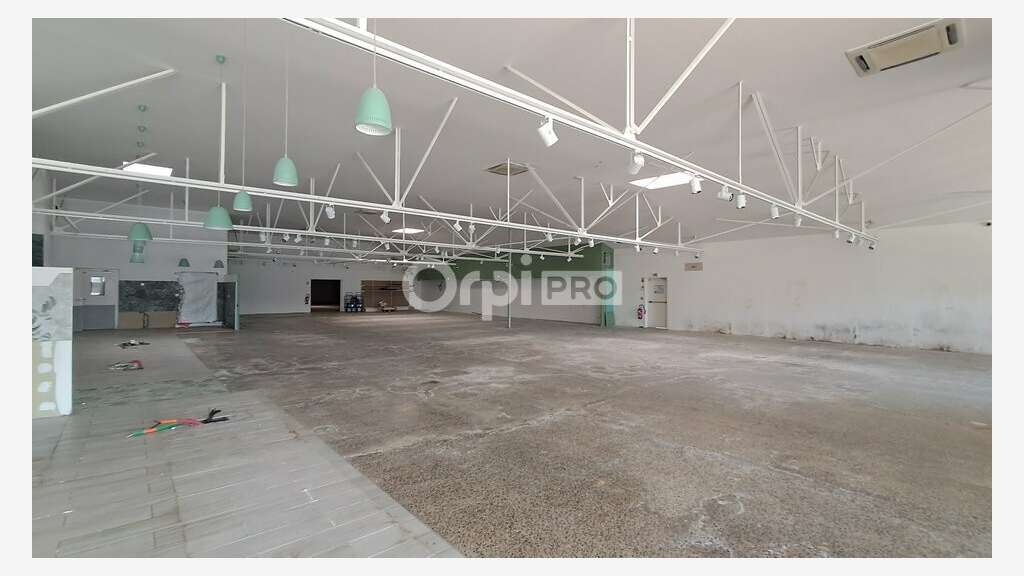 Local toutes activités 1500m² à louer à Tarbes