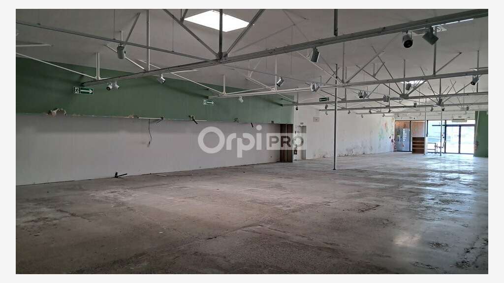 Local toutes activités 1500m² à louer à Tarbes