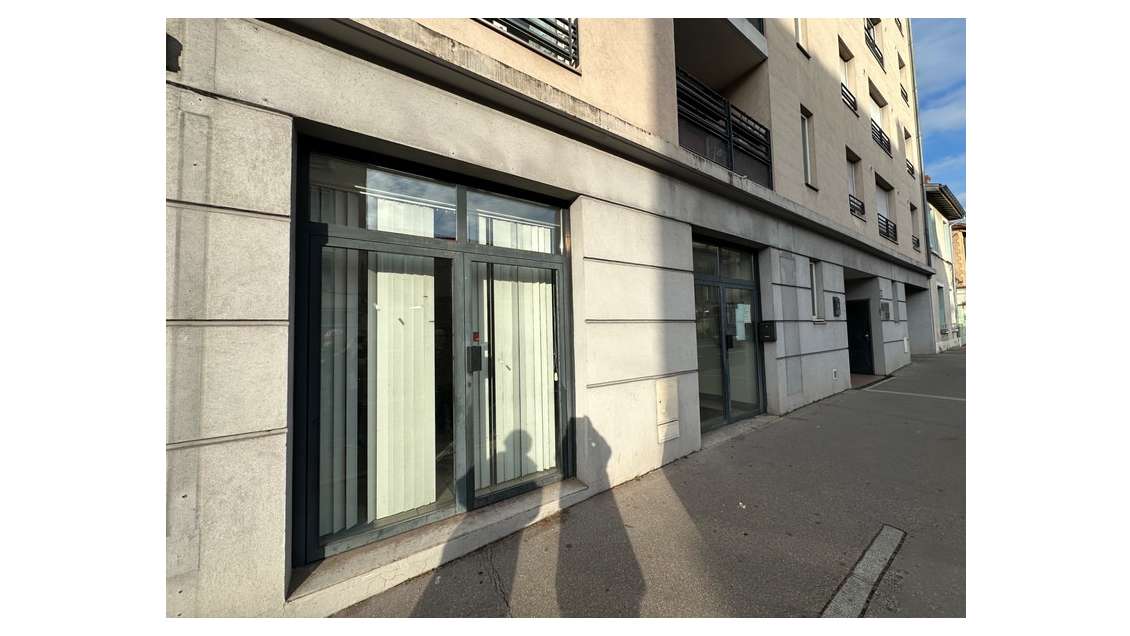 Local 110m² à louer à Tassin rue de la République