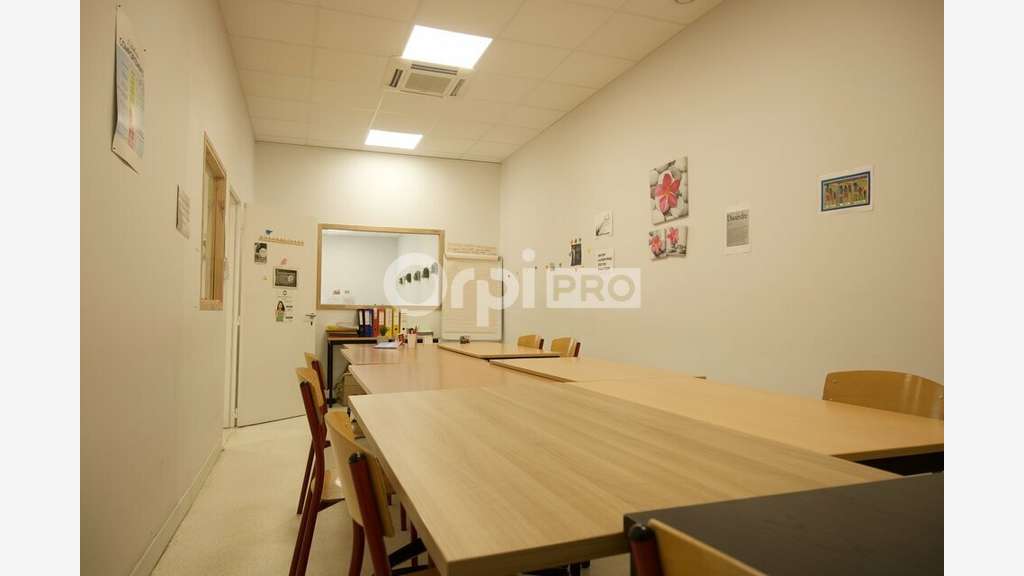 LOCAL COMMERCIAL À LOUER - IMMÉDIATEMENT - 69160