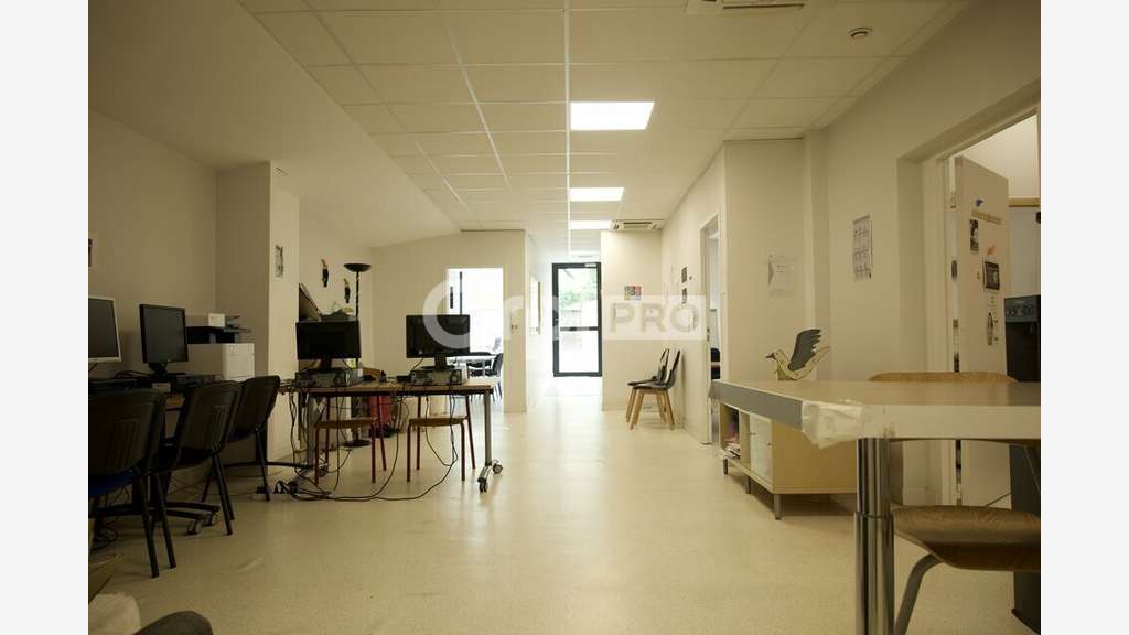 LOCAL COMMERCIAL À LOUER - IMMÉDIATEMENT - 69160