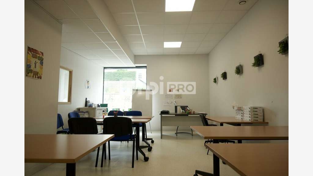 LOCAL COMMERCIAL À LOUER - IMMÉDIATEMENT - 69160