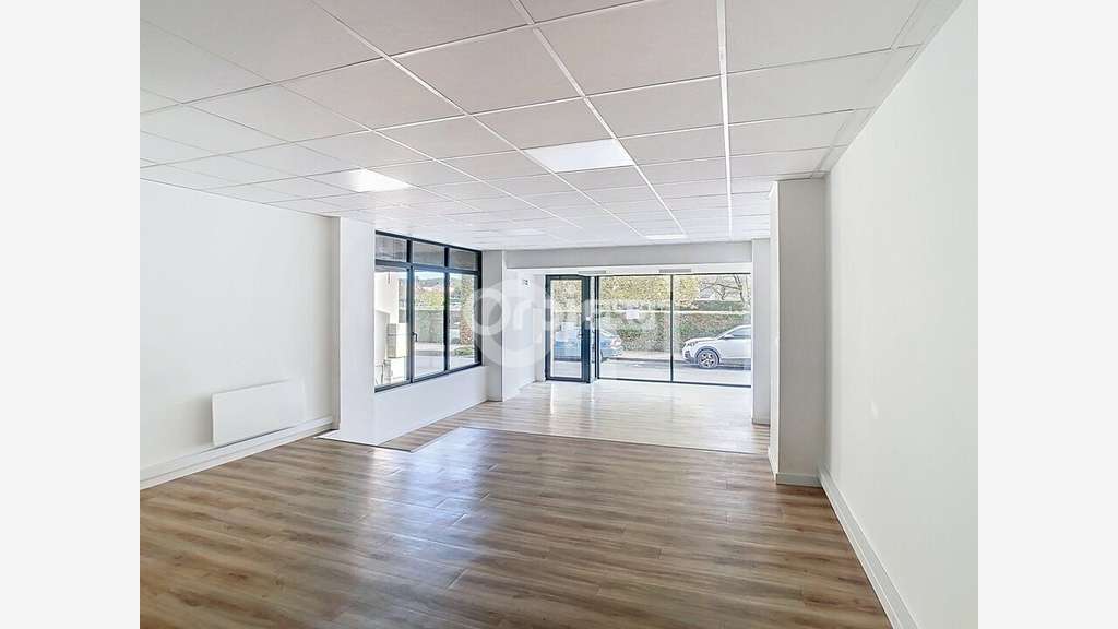 A louer local rénové de 60m² proche gare Terrasson