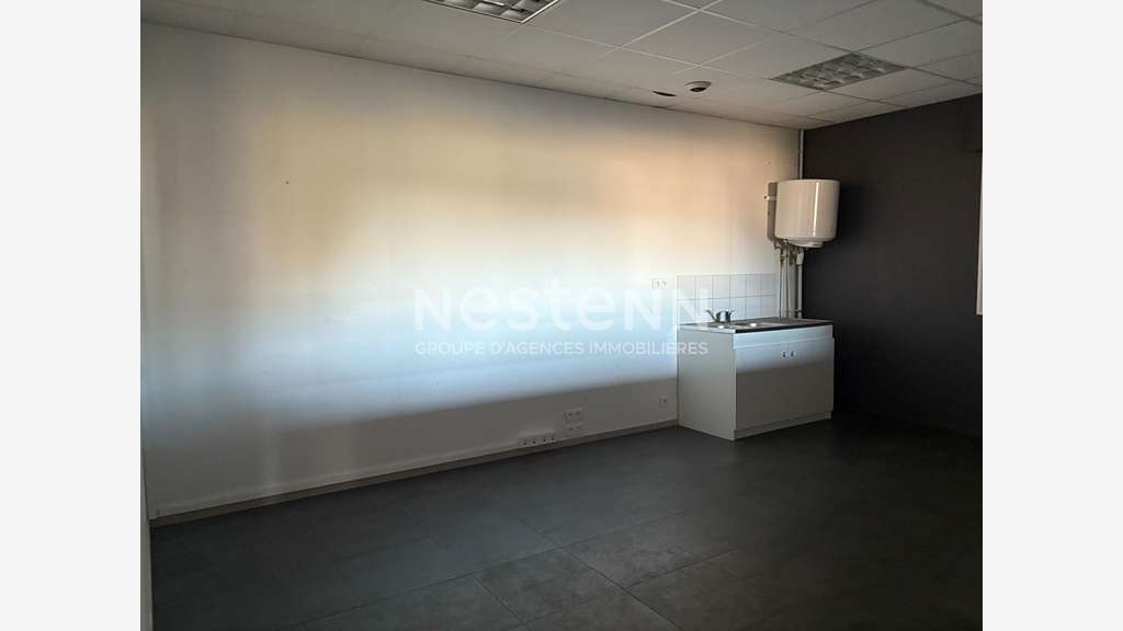 Local commercial 370m² à Theix Noyalo RN165