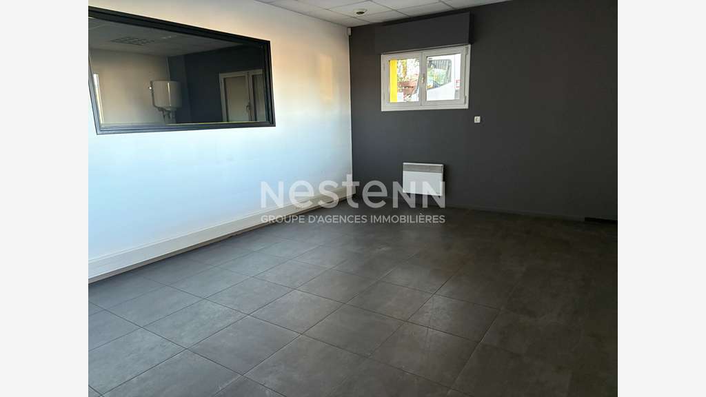 Local commercial 370m² à Theix Noyalo RN165