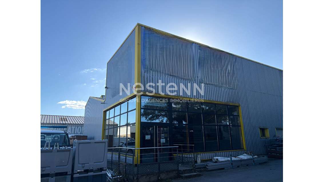 Local commercial 370m² à Theix Noyalo RN165