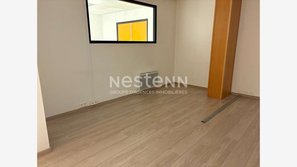 Local commercial 370m² à Theix Noyalo RN165