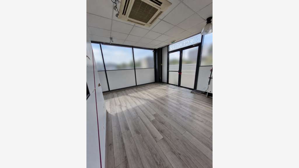 Loue bureaux de 180m² PMR à Theix-Noyalo