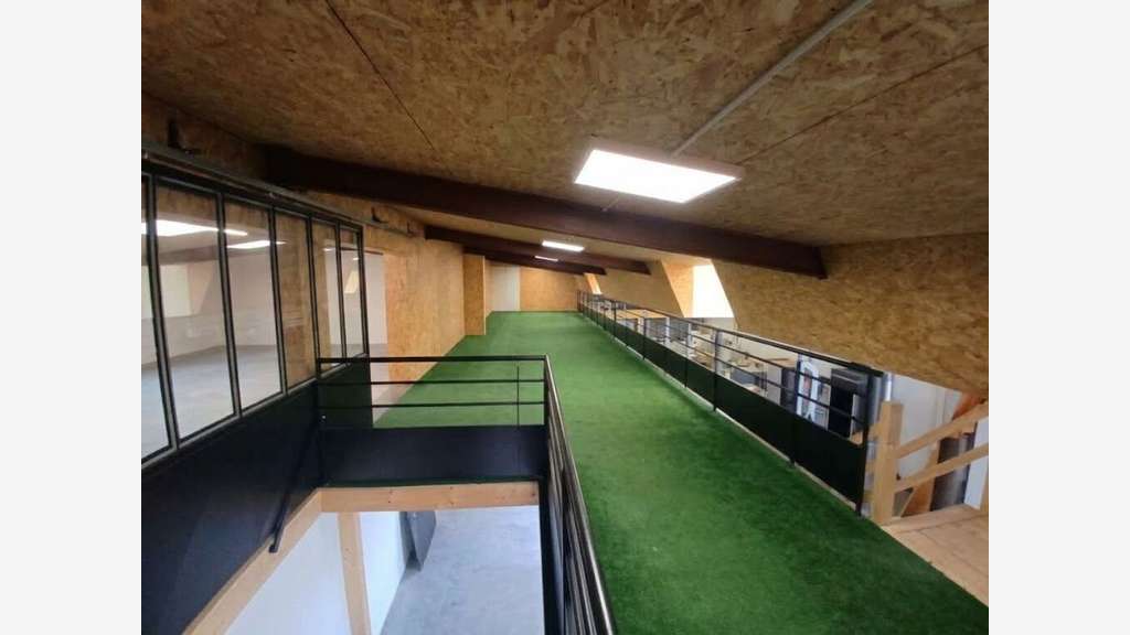 A LOUER LOCAL COMMERCIAL DE 290 M2 LACEMENT