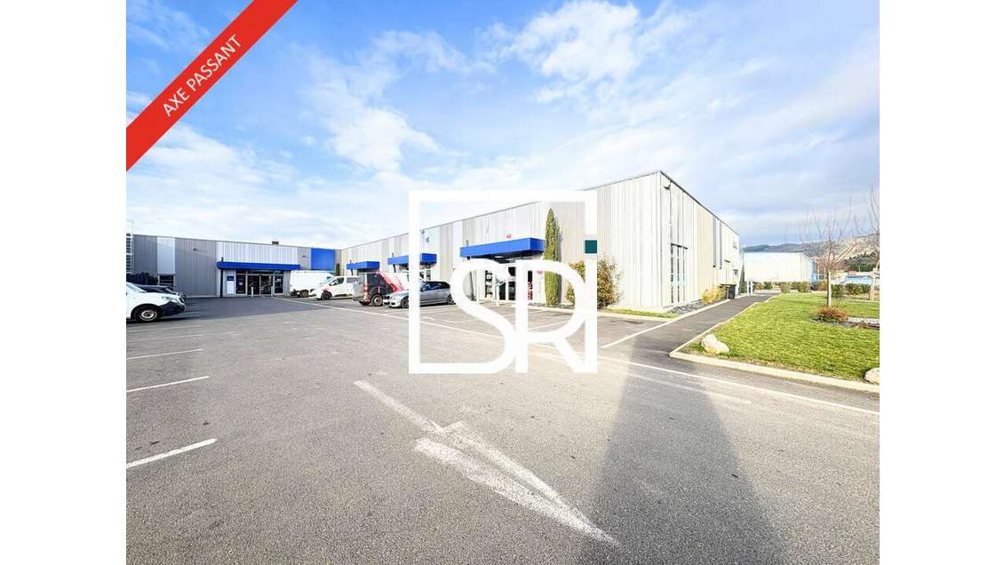Local commercial 114m² à louer en ZAC à Thiers 