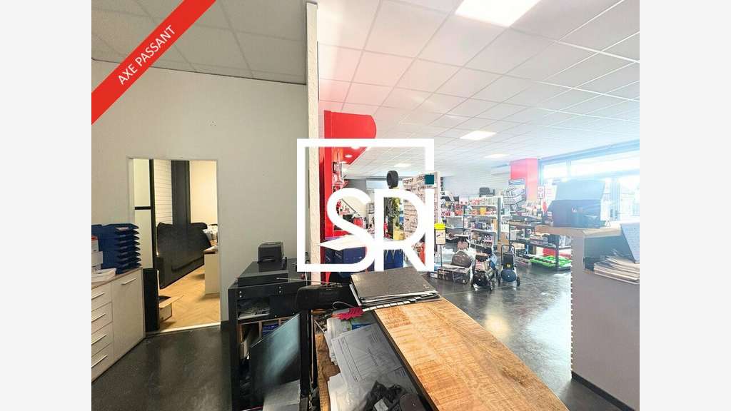 Local commercial récent 157m² à louer à Thiers