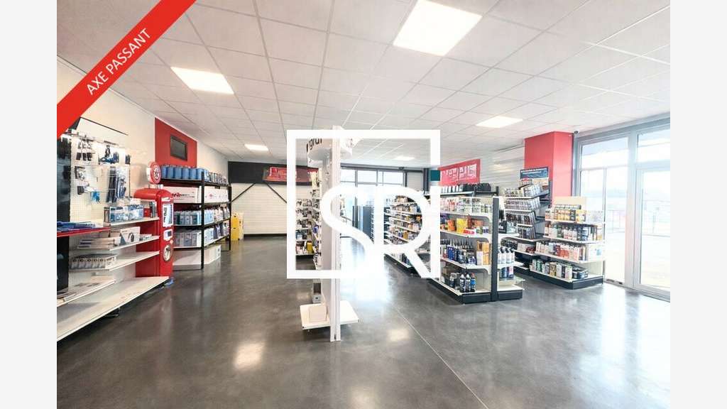 Local commercial récent 157m² à louer à Thiers