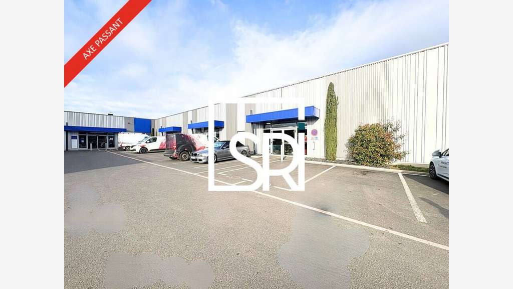 Local commercial récent 157m² à louer à Thiers
