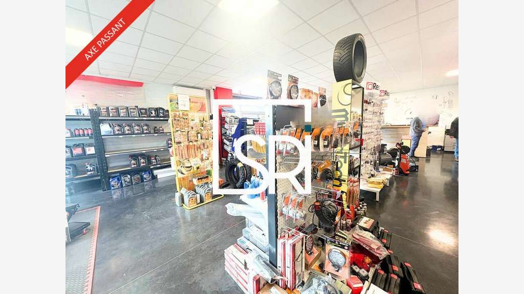 Local commercial récent 157m² à louer à Thiers