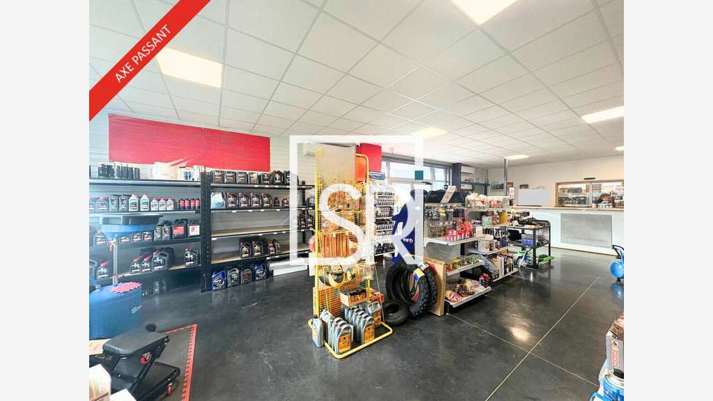 Local commercial 271m² divisible à louer à Thiers