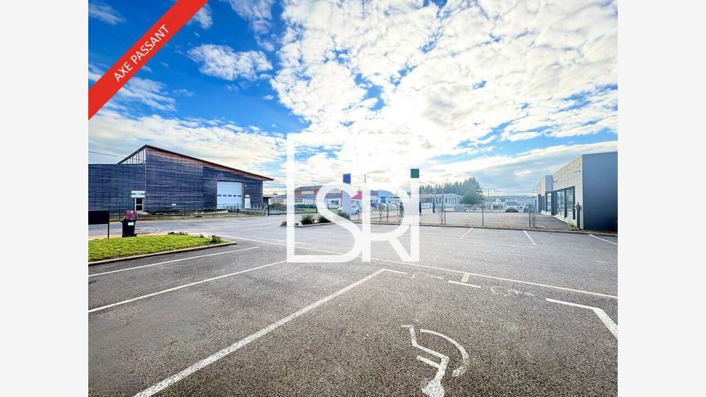 Local commercial 271m² divisible à louer à Thiers