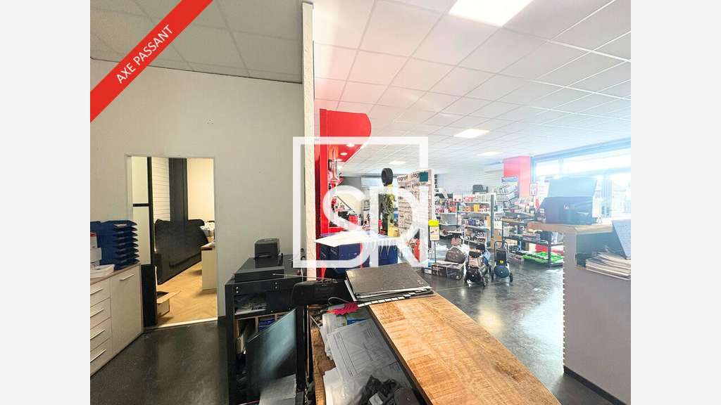 Local commercial 271m² divisible à louer à Thiers