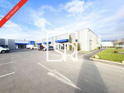 Local commercial 271m² divisible à louer à Thiers