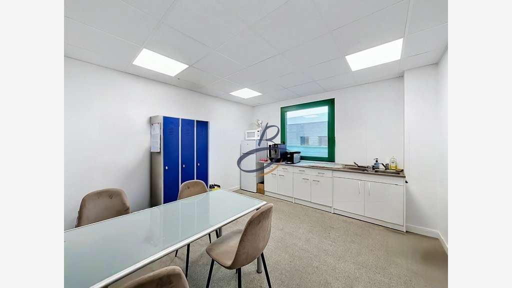 A louer local d'activité 230m² à Tignieu-Jameyzieu