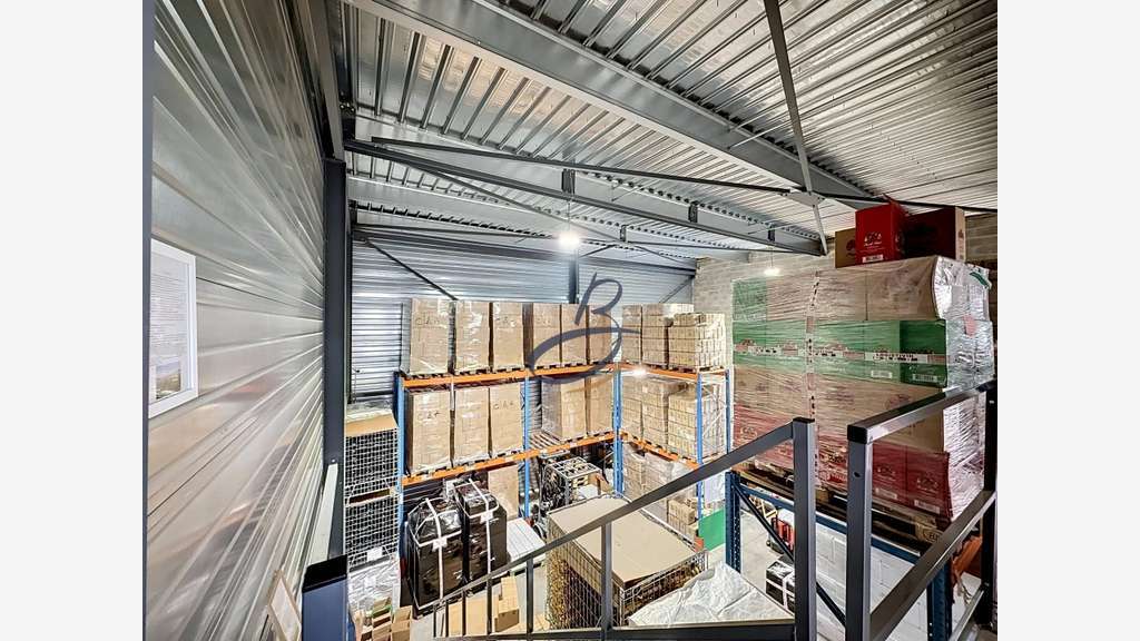 A louer local d'activité 230m² à Tignieu-Jameyzieu