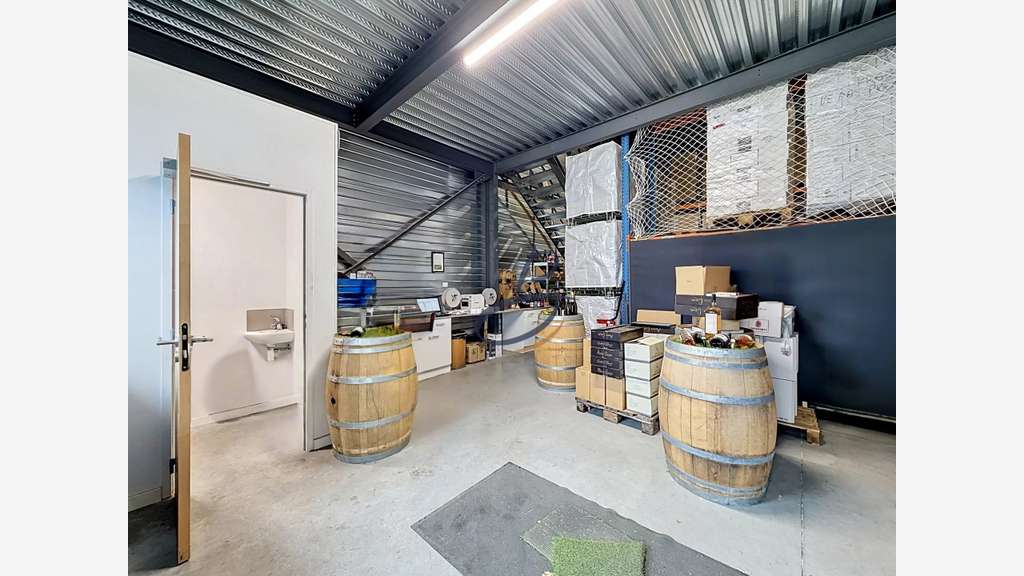 A louer local d'activité 230m² à Tignieu-Jameyzieu