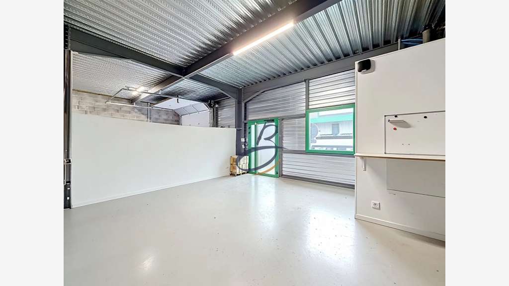 A louer local d'activité 230m² à Tignieu-Jameyzieu