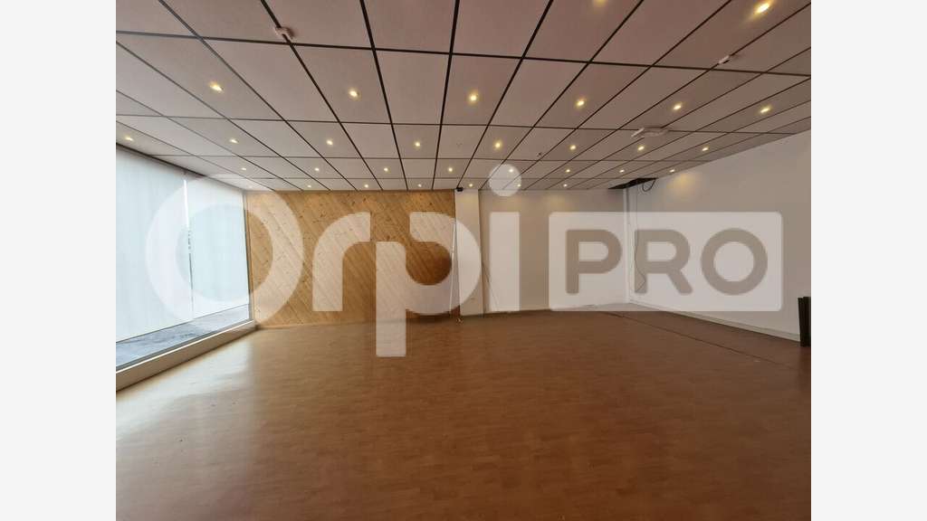 Local commercial 535m² à louer à Tinqueux