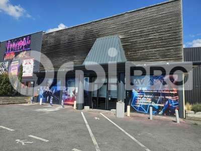 Local commercial de 975m² à louer à Tinqueux