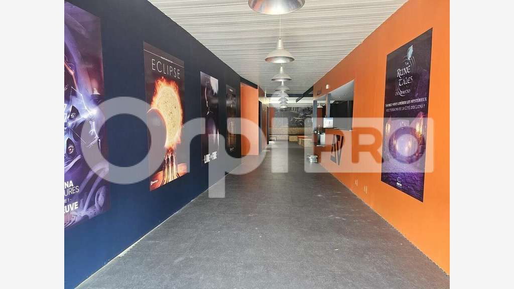 Local commercial de 975m² à louer à Tinqueux