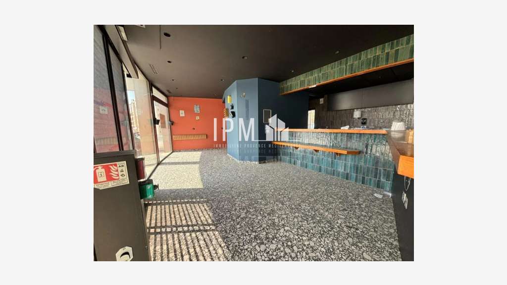 A louer local commercial 135m² axe premium Toulon
