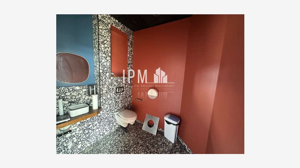 A louer local commercial 135m² axe premium Toulon
