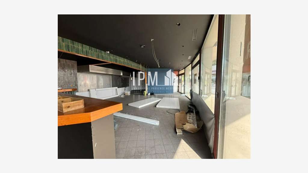 A louer local commercial 135m² axe premium Toulon