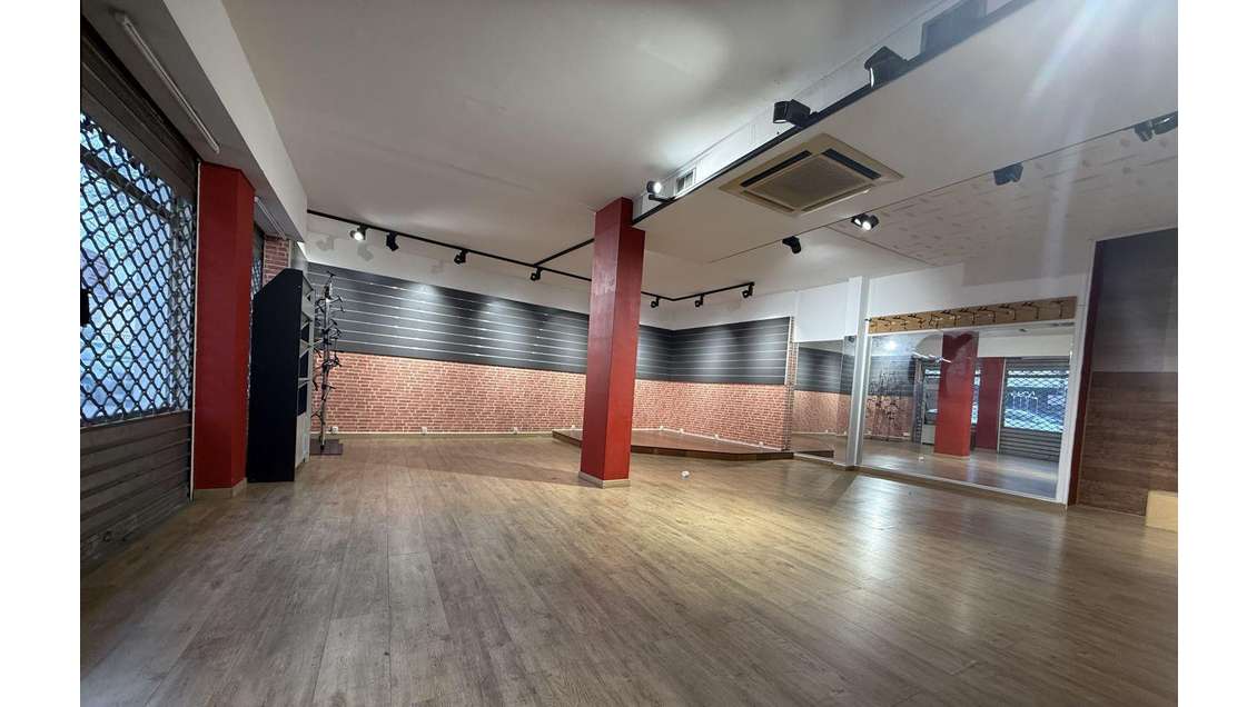 A louer local commercial 106m² à Toulon centre