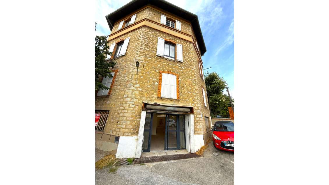 Loue local commercial 420m² à Toulon prox centre