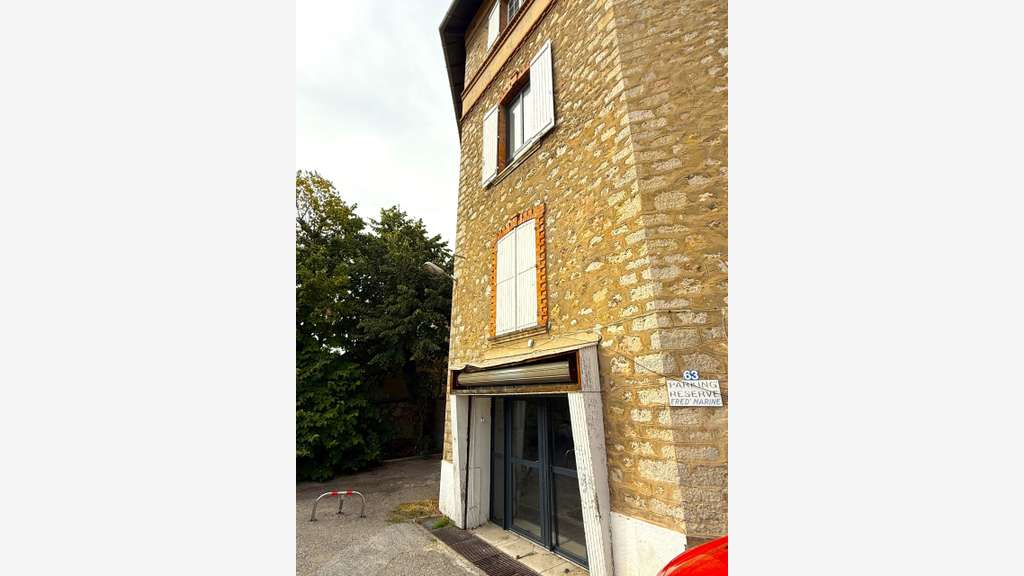 Loue local commercial 420m² à Toulon prox centre