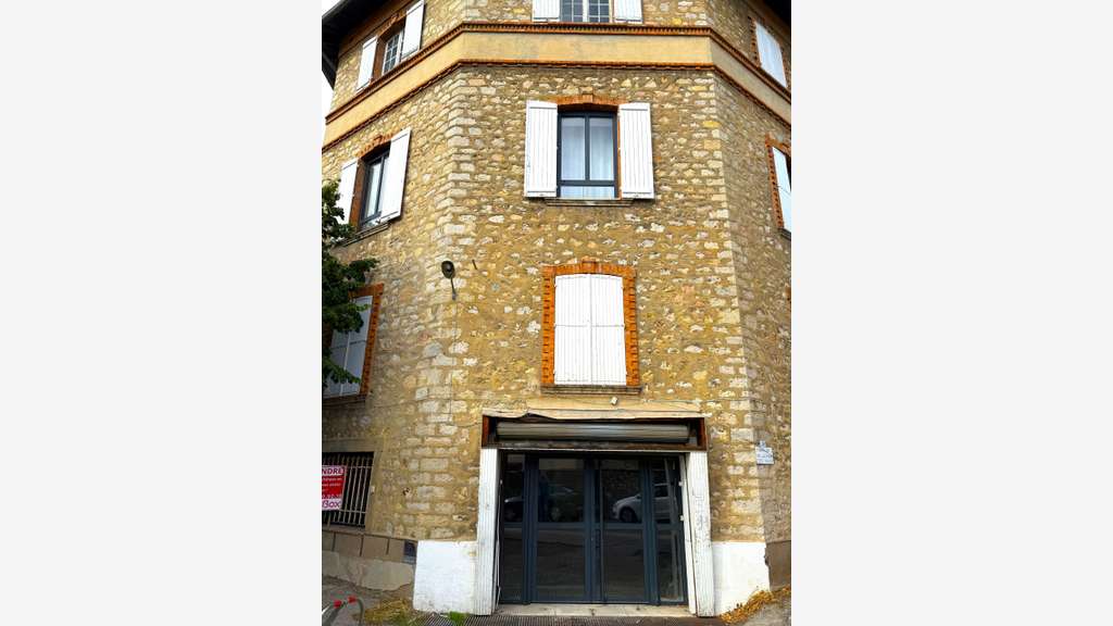 Loue local commercial 420m² à Toulon prox centre