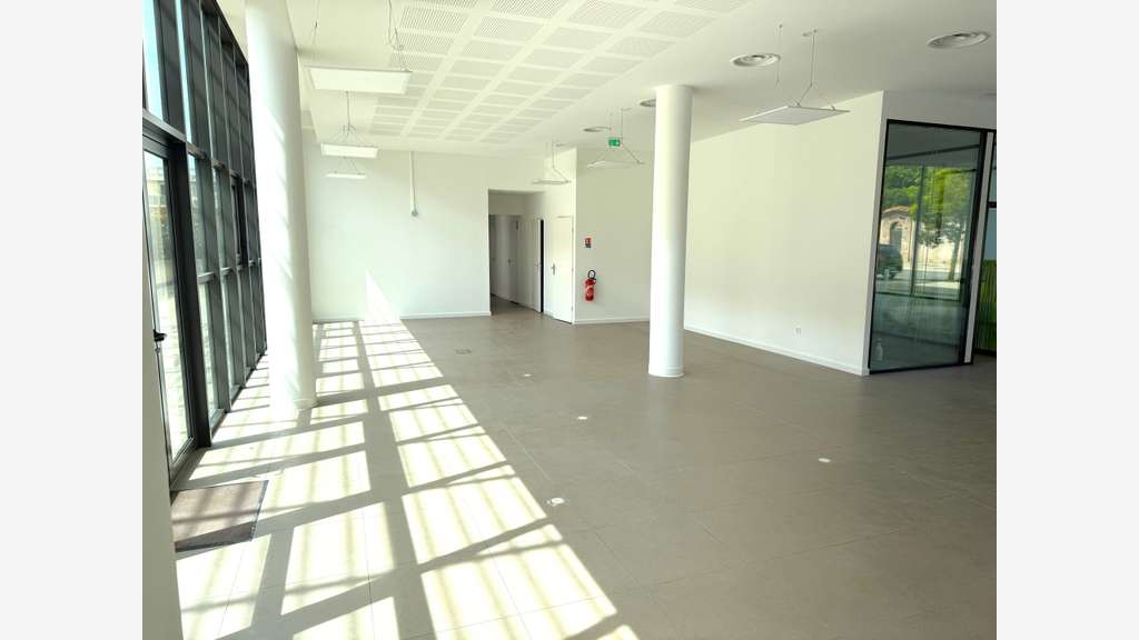 Location local commercial 245m² à Toulon Font Pré