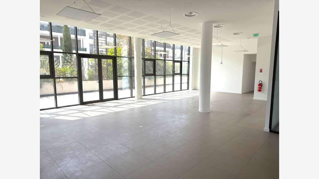 Location local commercial 245m² à Toulon Font Pré