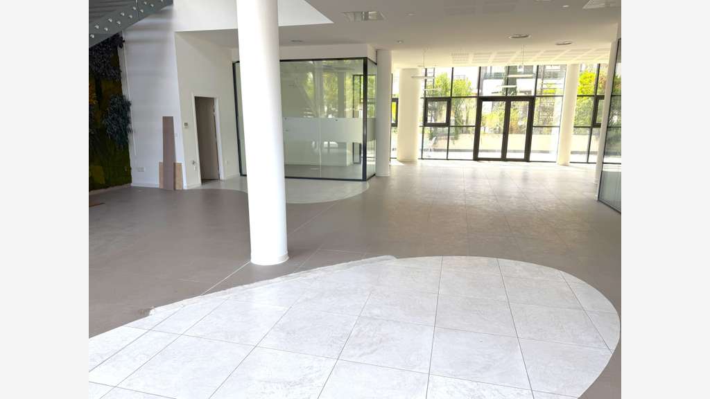 Location local commercial 245m² à Toulon Font Pré