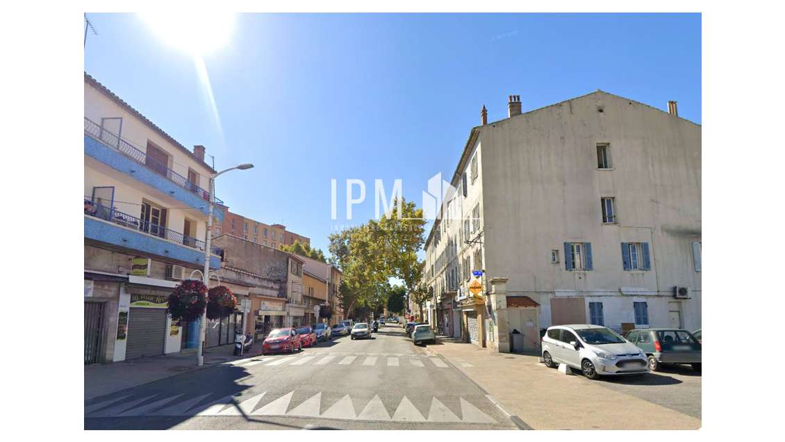 A louer local commercial de 427 m² - 83100 TOULON