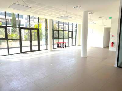 LOCAL COMMERCIAL 245 M² + 85 M² DE TERRASSE + 7 B