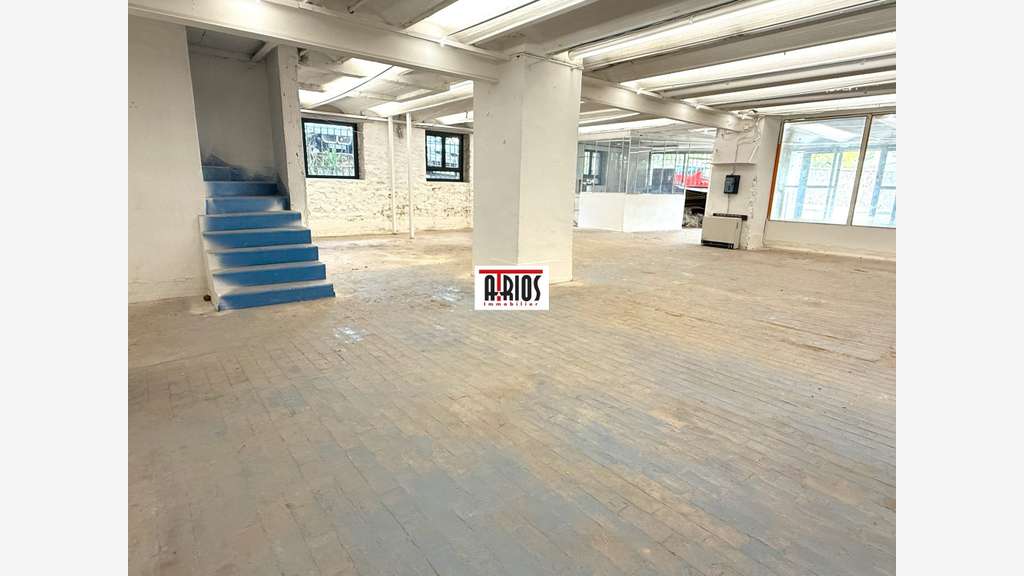 Loue local commercial 420m² à Toulon prox centre