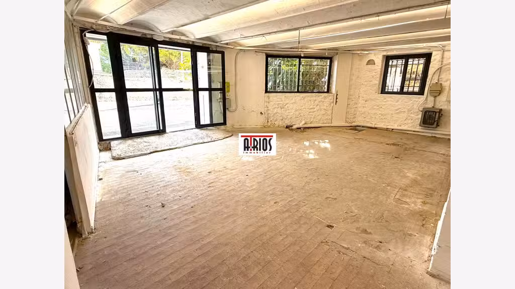 Loue local commercial 420m² à Toulon prox centre