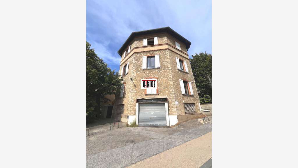 Loue local commercial 420m² à Toulon prox centre