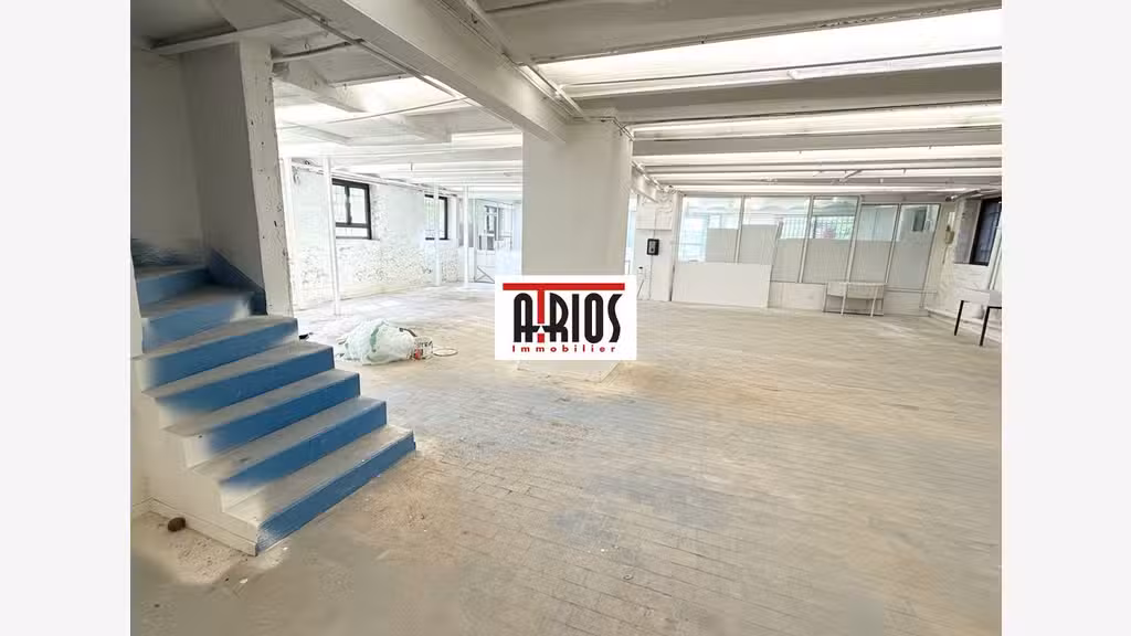 Loue local commercial 420m² à Toulon prox centre