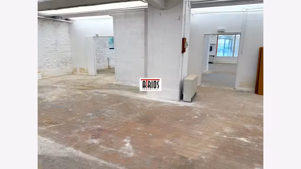 Loue local commercial 420m² à Toulon prox centre