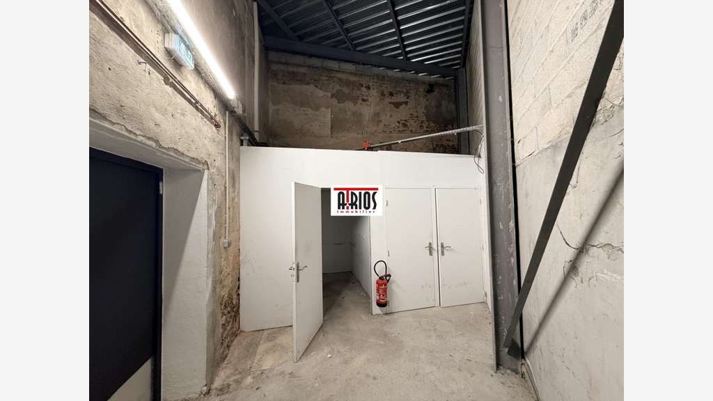 A louer local commercial de 427.20m² à Toulon