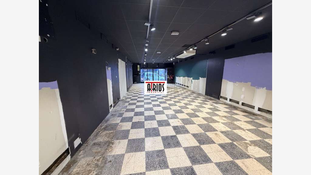 A louer local commercial de 427.20m² à Toulon