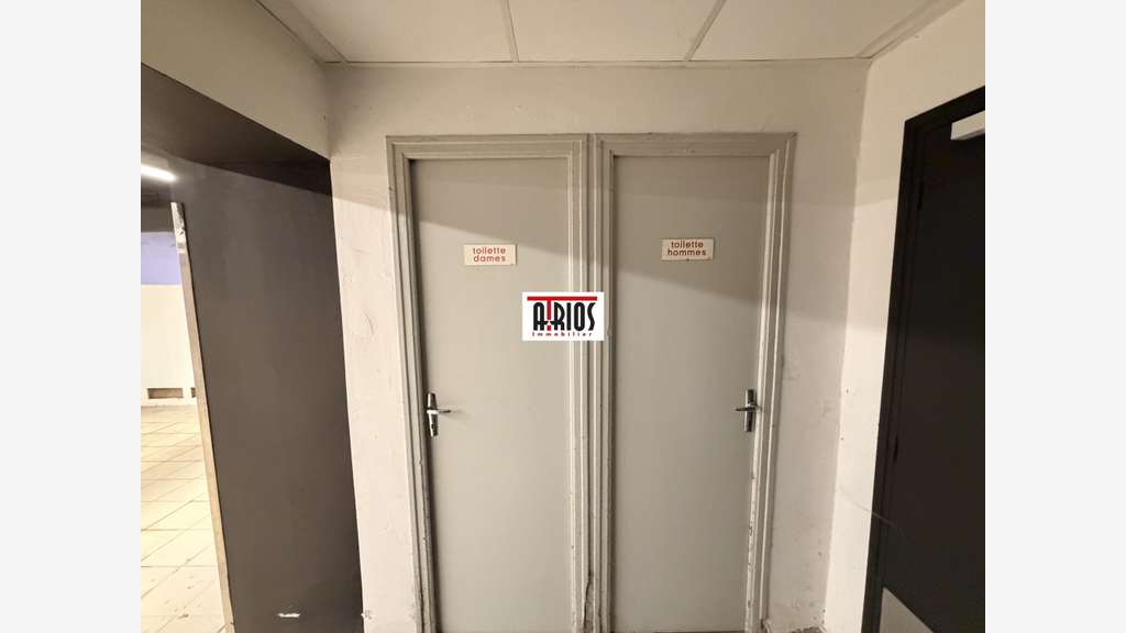 A louer local commercial de 427.20m² à Toulon